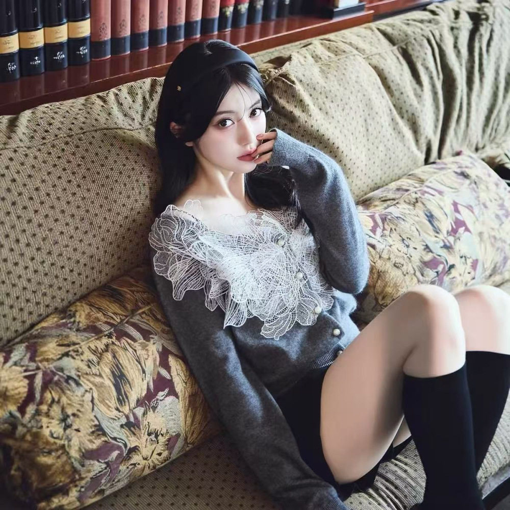 蝴蝶蕾丝V领珍珠扣针织开衫女