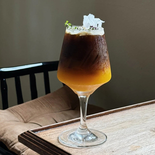 进口精酿啤酒杯玻璃高脚杯皮尔森红酒世涛小麦黑啤咖啡ipa扎啤杯