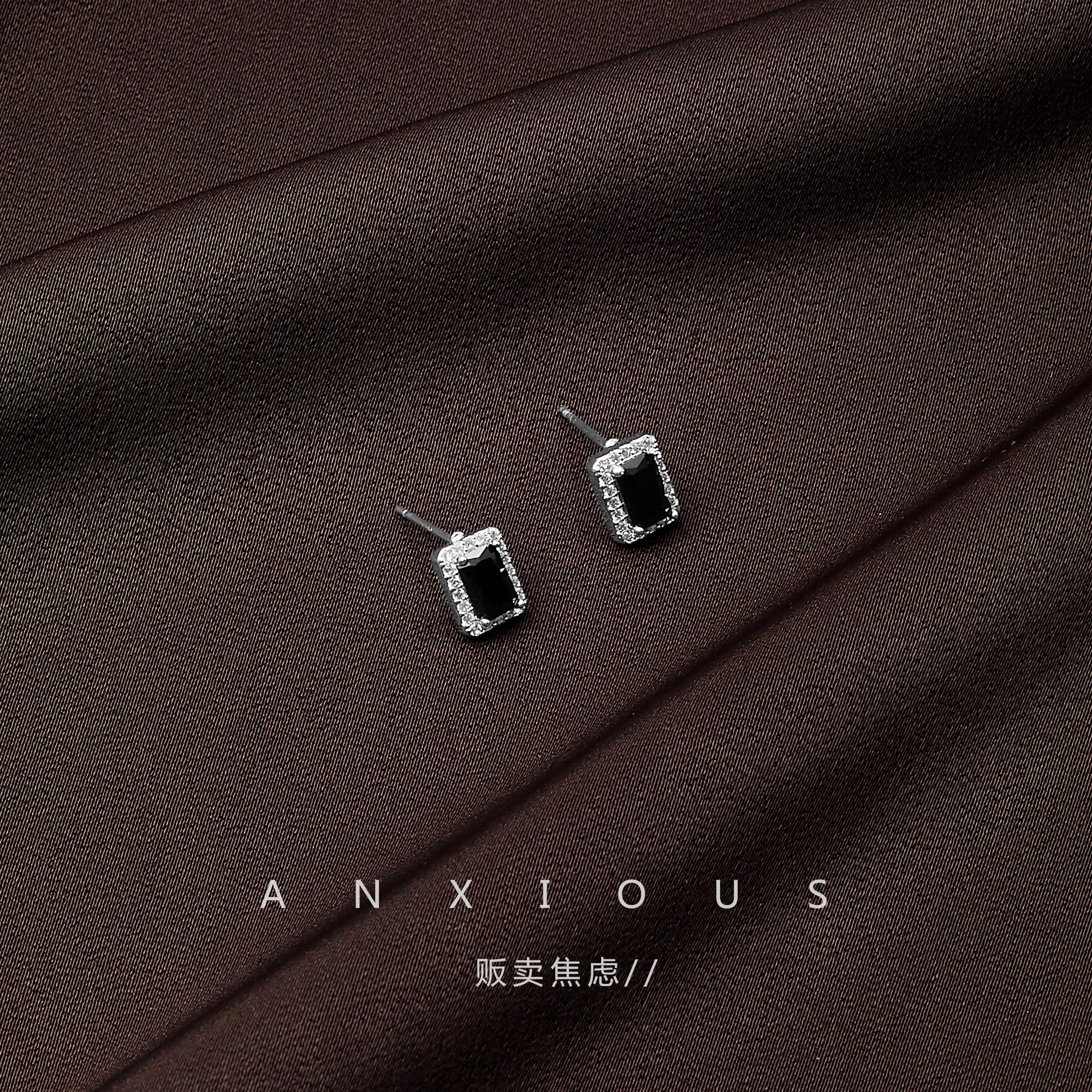 法式小香风黑锆石满钻耳钉