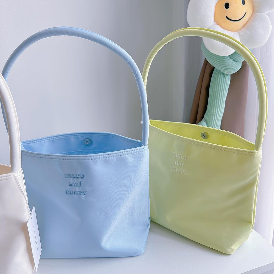 现货 韩免ins风mucu and ebony糖果色刺绣尼龙手提包轻便多巴胺