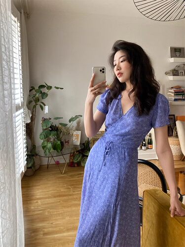 尺下法式复古碎花真丝连衣裙女夏V领一片式裹身裙短袖中长款裙子