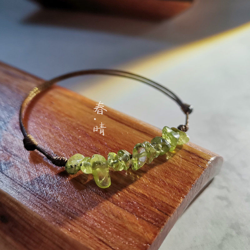 纤细腕间的春意盎然，暖阳精灵图片