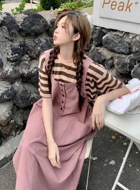 粉色甜美时尚工装背带裙套装女2026夏季宽松条纹t恤连衣裙两件套
