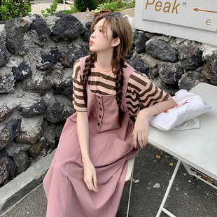 粉色甜美时尚工装背带裙套装女2026夏季宽松条纹t恤连衣裙两件套