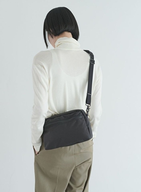 日产 STANDARD SUPPLY / MATTE WEEKEND SHOULDER 斜挎包