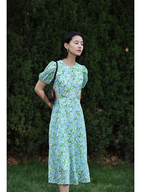 1绿色印花连衣裙女夏季法式复古高腰镂空设计