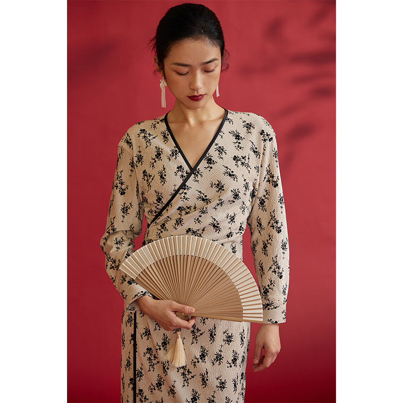 1HeyDress新中式裹身裙女春季法式V领收腰压褶植绒印,女装/女士精品,连衣裙,淘宝优惠券,粉丝福利购,淘宝优惠卷