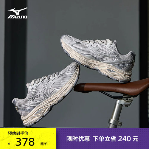 EVA中底轻量缓震，柔软回弹，舒适畅跑