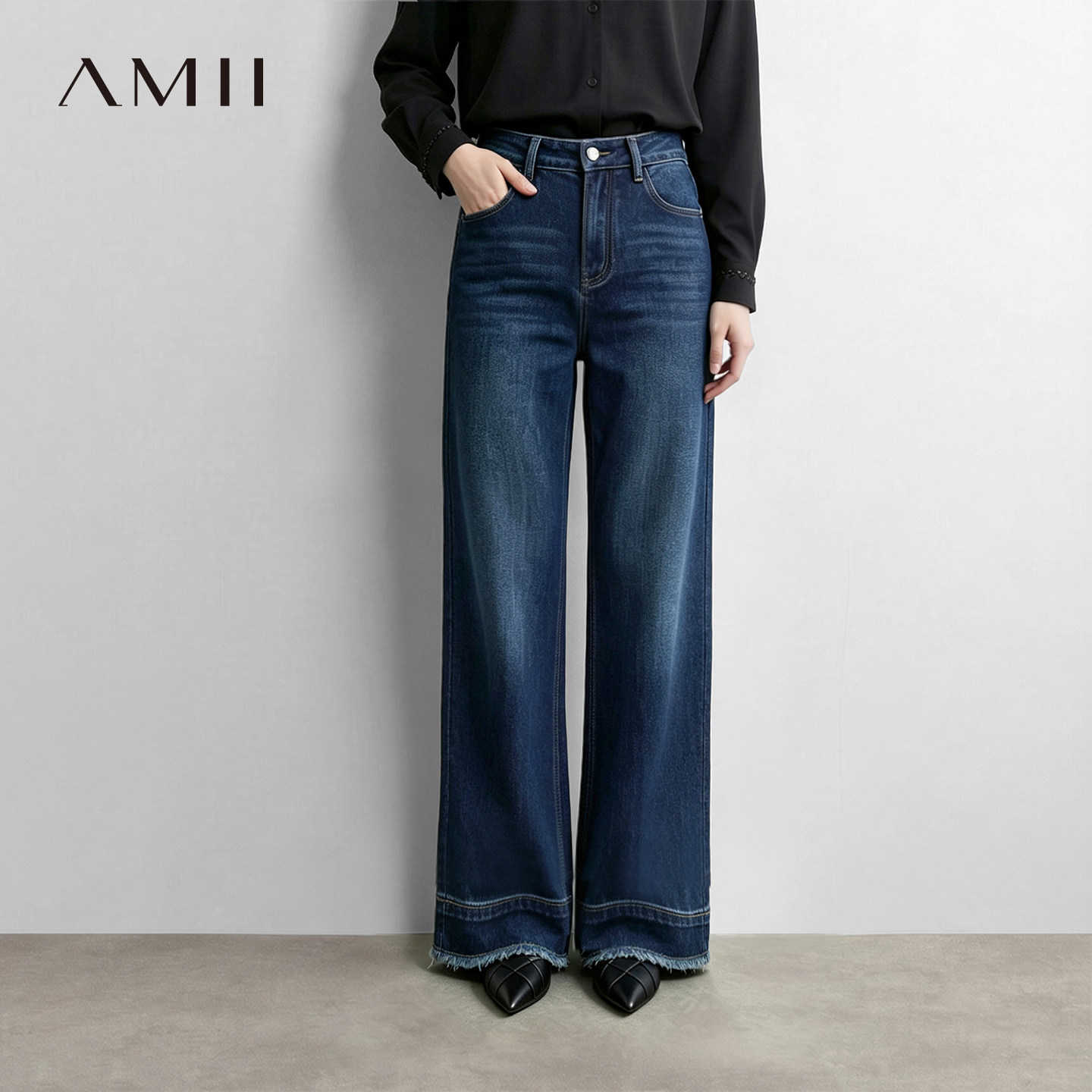 Amii2026秋新款休闲丹宁风水洗棉质喇叭裤牛仔长裤女显瘦毛边裤子
