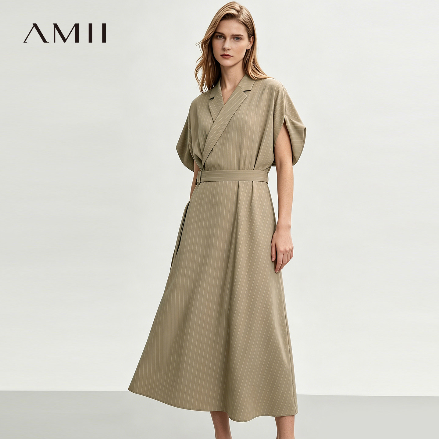 Amii2026夏新款通勤西装领连袖条纹连衣裙女日字扣腰带装饰裙子
