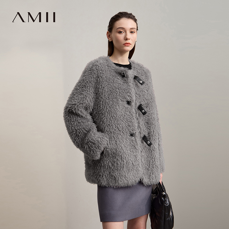 Amii2025冬新款轻奢圆领宽松中长皮革纽扣环保卷羊毛皮草外套女