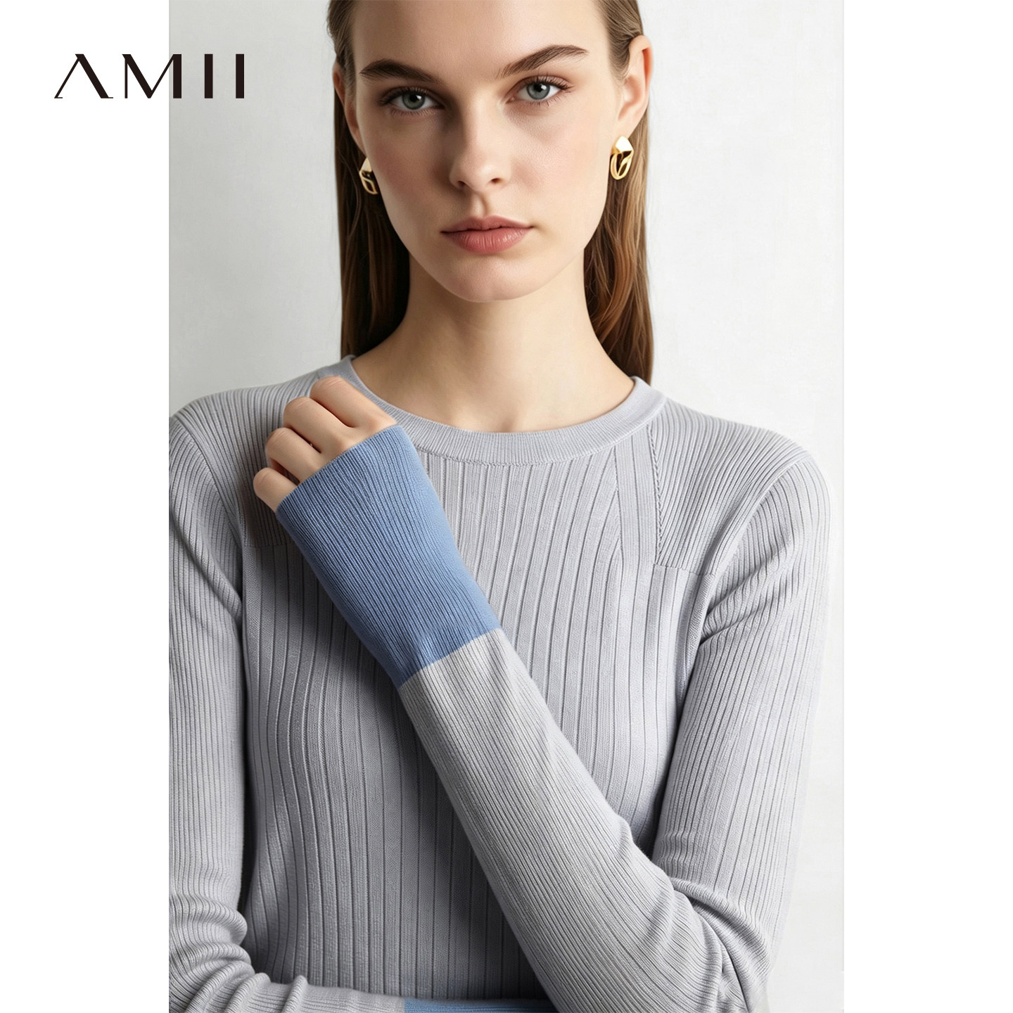 Amii2026秋新款通勤风撞色拼接开叉袖口圆领毛衣女长袖坑条上衣