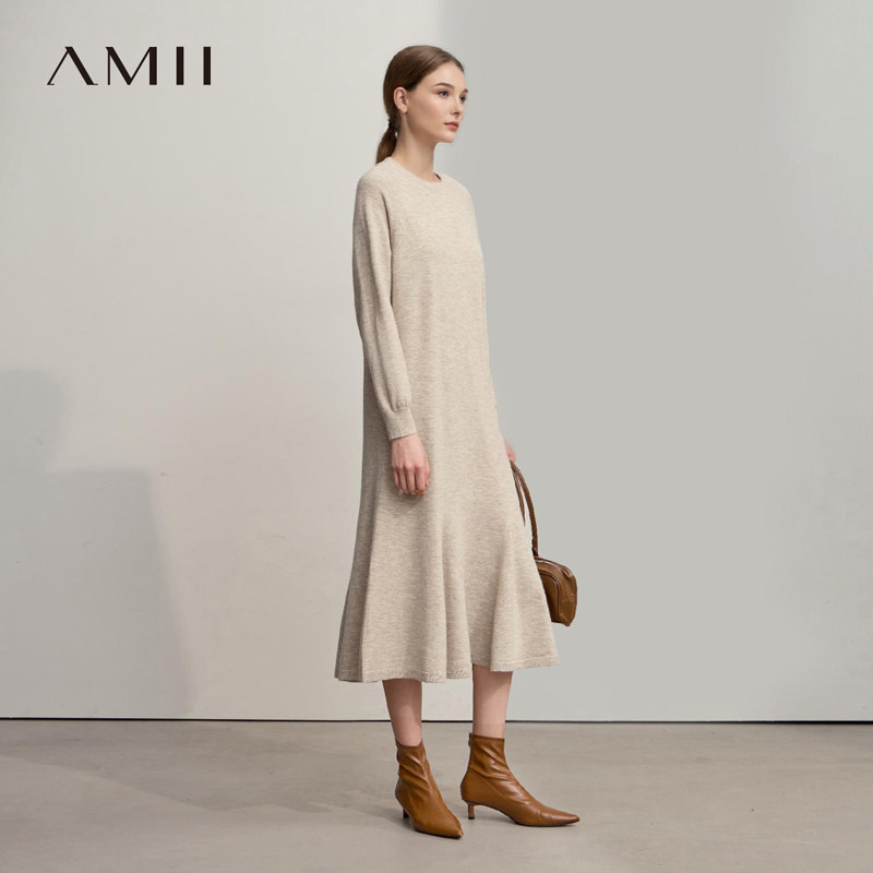 Amii2026冬新款极简宽松弹力插肩袖中长荷叶鱼尾裙摆毛织连衣裙