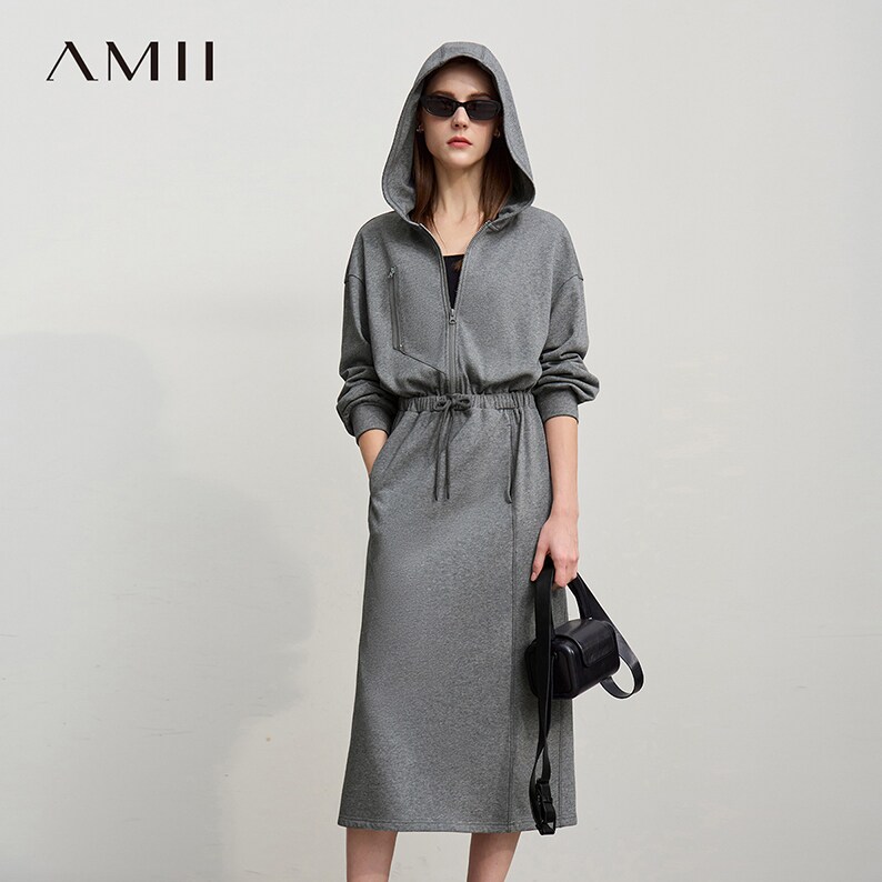 Amii2026春新款休闲连帽落肩袖收腰棉质卫衣裙连衣裙女长袖裙子