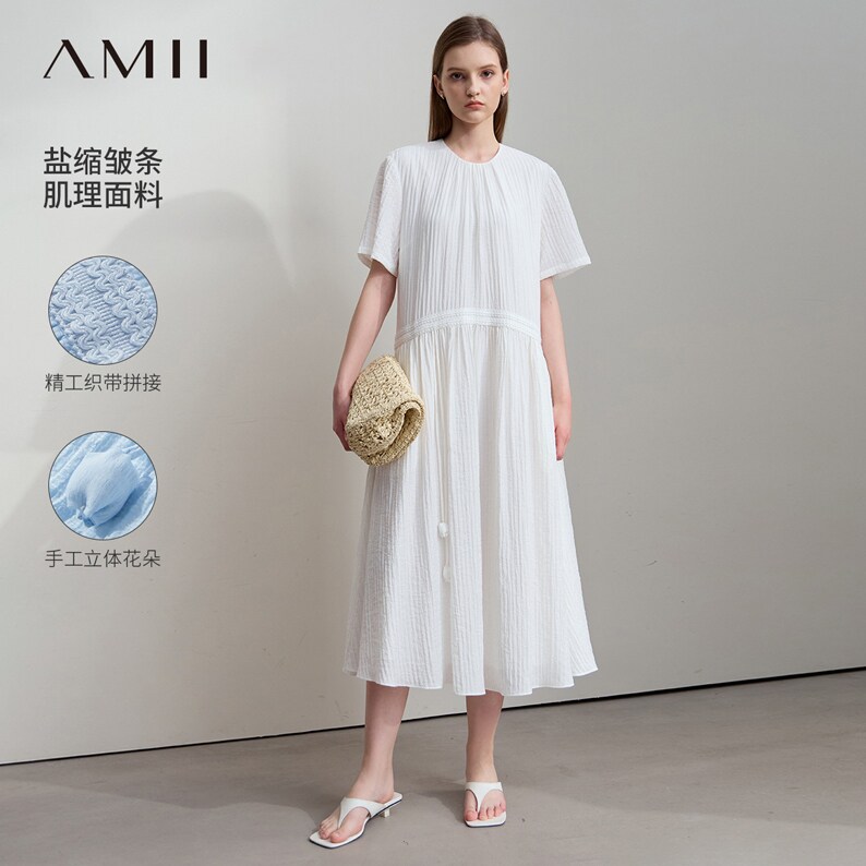Amii2026夏新款圆领短袖花朵飘带拼织带连衣裙女盐缩肌理宽松裙子