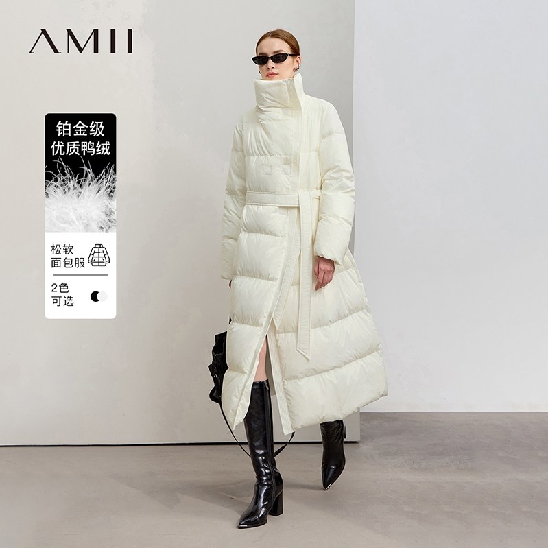 Amii2025冬新款通勤翻领磁扣配腰带羽绒服女面包服宽松长款上衣