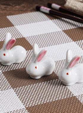 日本原装进口美浓烧可爱卡通长耳兔子瓷质筷子架筷搁可爱风格白色