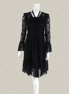 菲RO格NO 拼色绣花喇叭袖木耳边轻奢女春秋黑色蕾丝连衣裙 4E204