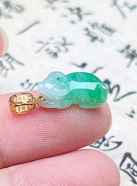 隆慈缘A货翡翠辣椒绿18K牛吊坠