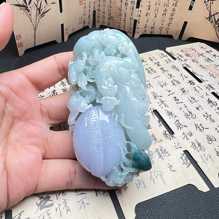 隆慈缘原矿翡翠紫罗兰精雕鸡把件