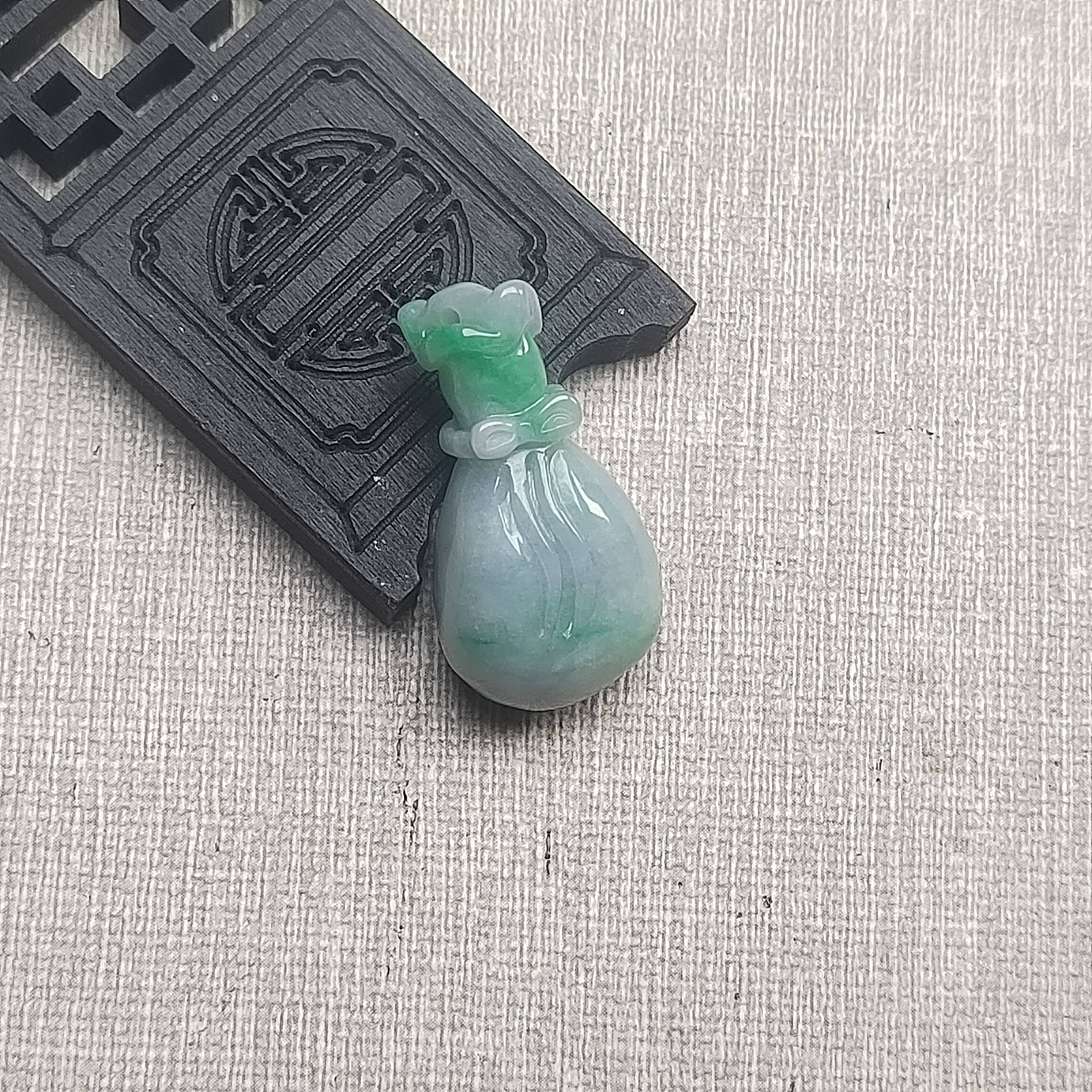 隆慈缘原矿翡翠源头直发A货翡翠冰糯飘花福袋钱袋袋袋有财挂件