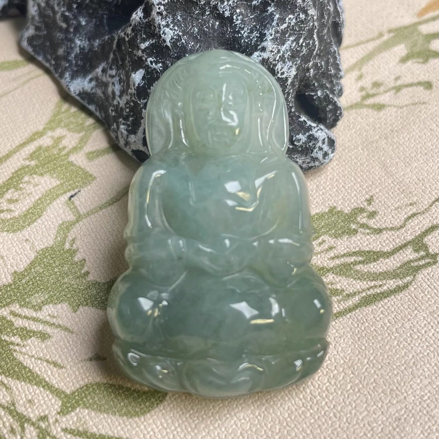 隆慈缘原矿翡翠源头直发A货翡翠冰糯种晴绿观音吊坠玉石观音挂件