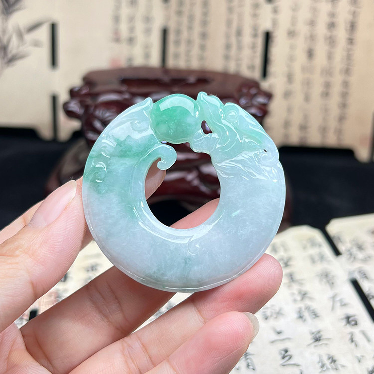 隆慈缘缅甸A货冰糯翡翠龙吊坠