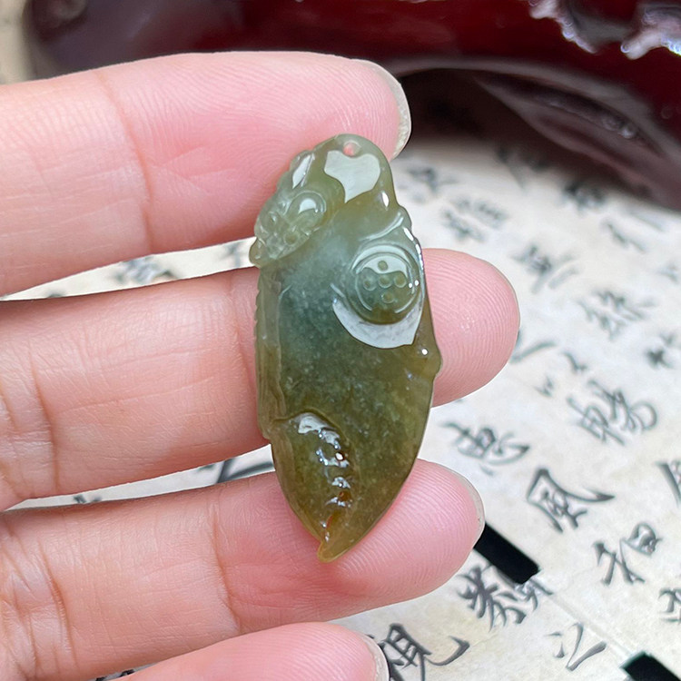 天然A货冰糯黄翡翠招财蟹钳吊坠