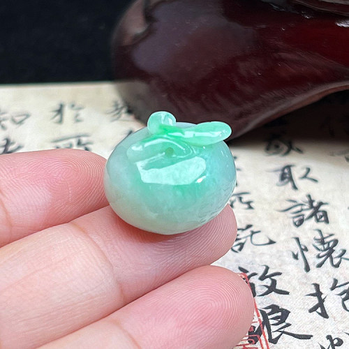 缅甸A货冰糯翡翠小苹果吊坠