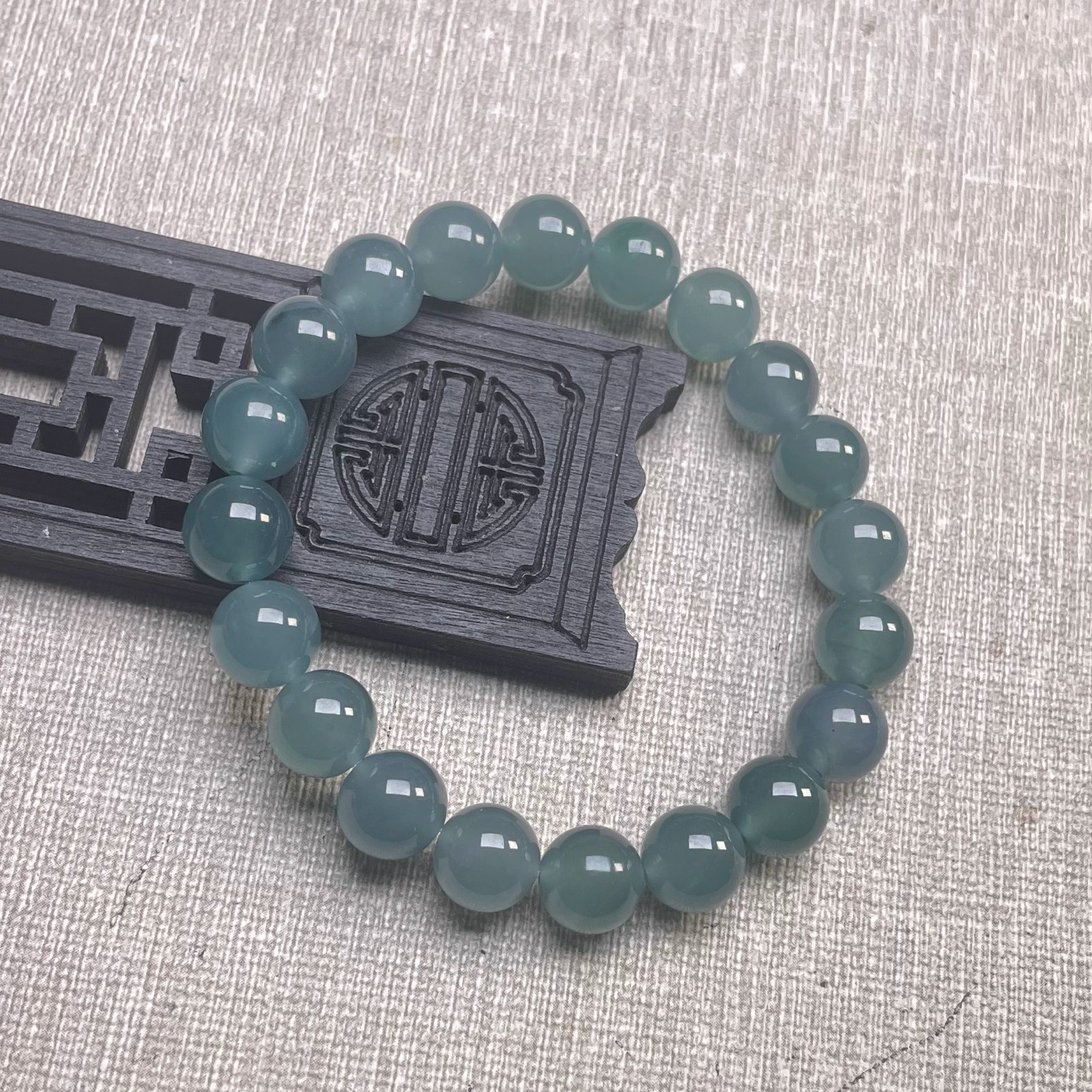 隆慈缘原矿翡翠源头直发A货翡翠高冰蓝水10mm圆珠手串手链