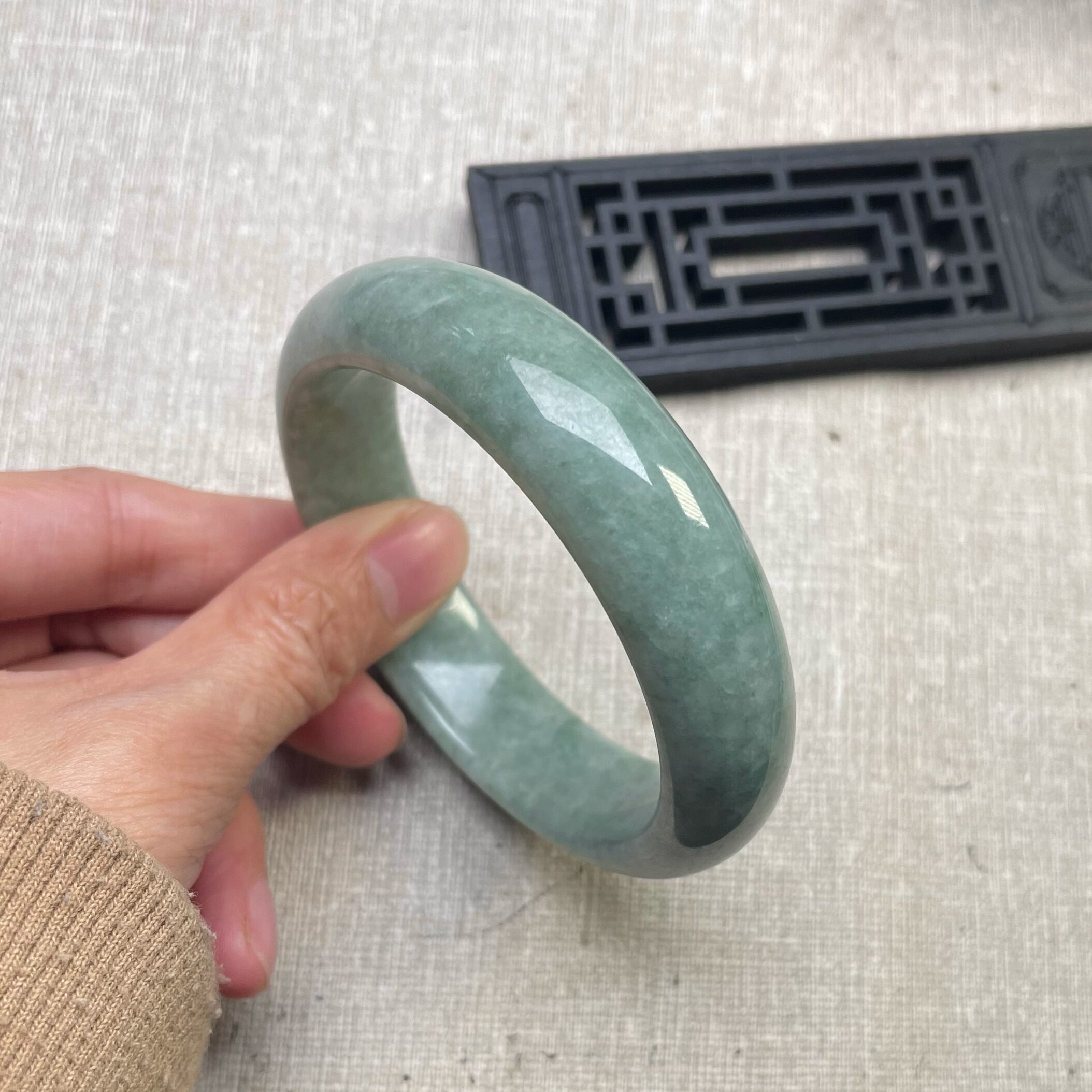 隆慈缘原矿翡翠源头直发A货翡翠糯种满绿59mm正圈手镯轮胎镯