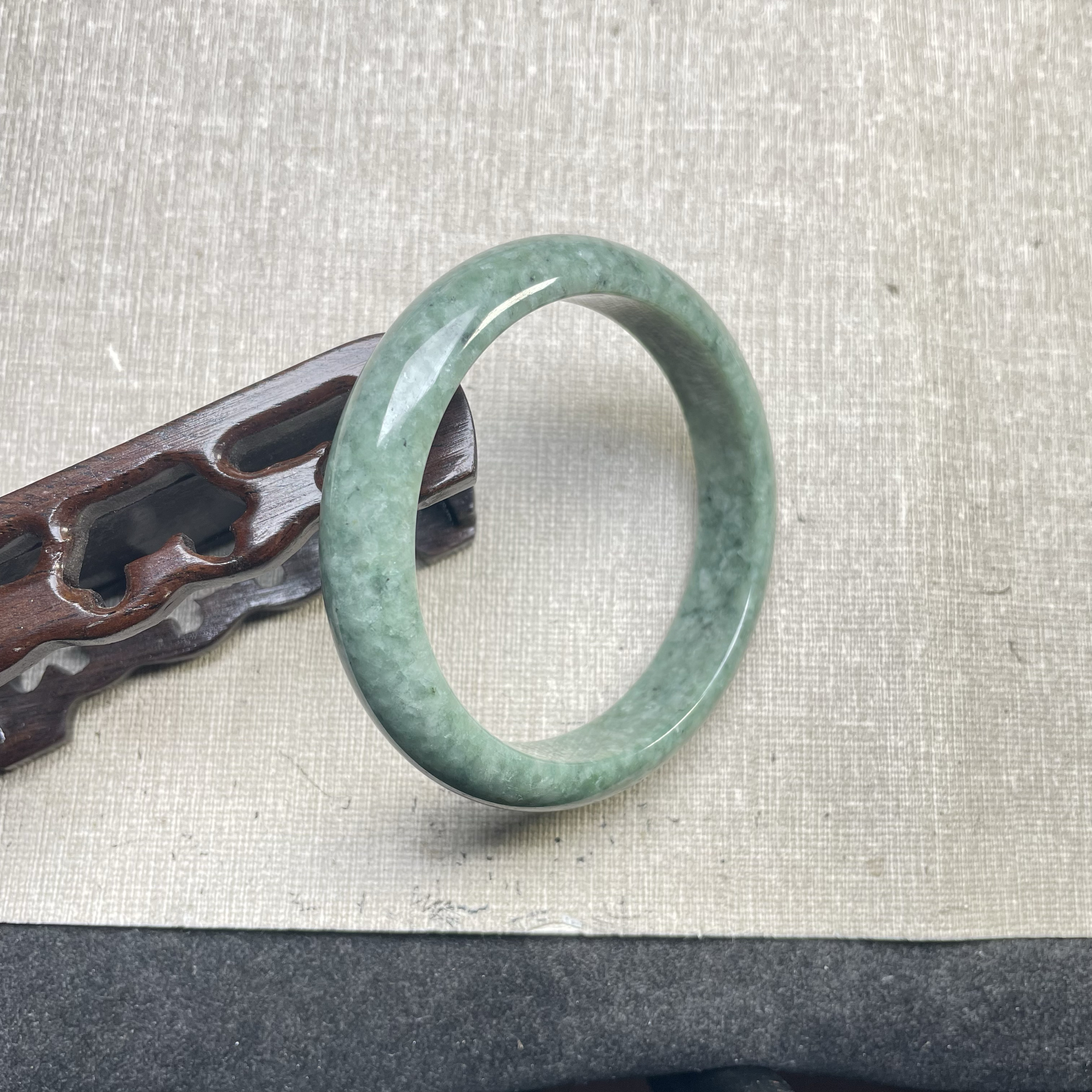 隆慈缘原矿翡翠源头直发63mmA货翡翠手镯糯种豆青宽条正圈手镯