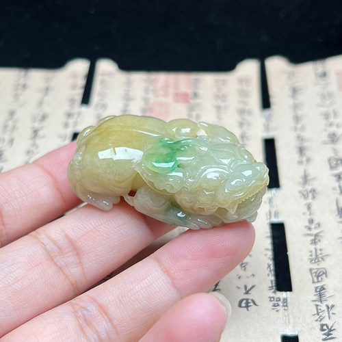 隆慈缘A货缅甸翡翠貔貅吊坠