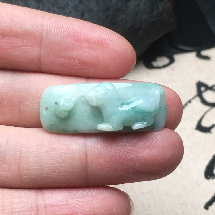 生肖狗隆慈缘A货翡翠手牌