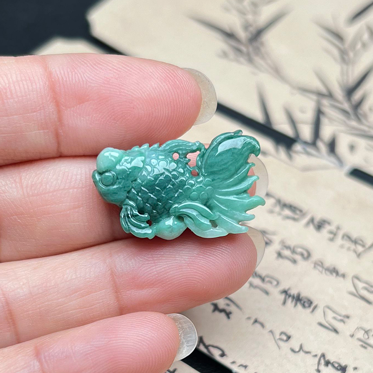 隆慈缘产地直销原矿翡翠A货小鱼吊坠满绿冰糯种年年有余挂件女款