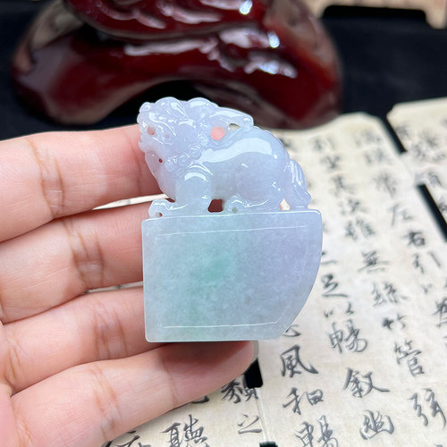 隆慈缘A货翡翠冰糯招财貔貅玉章