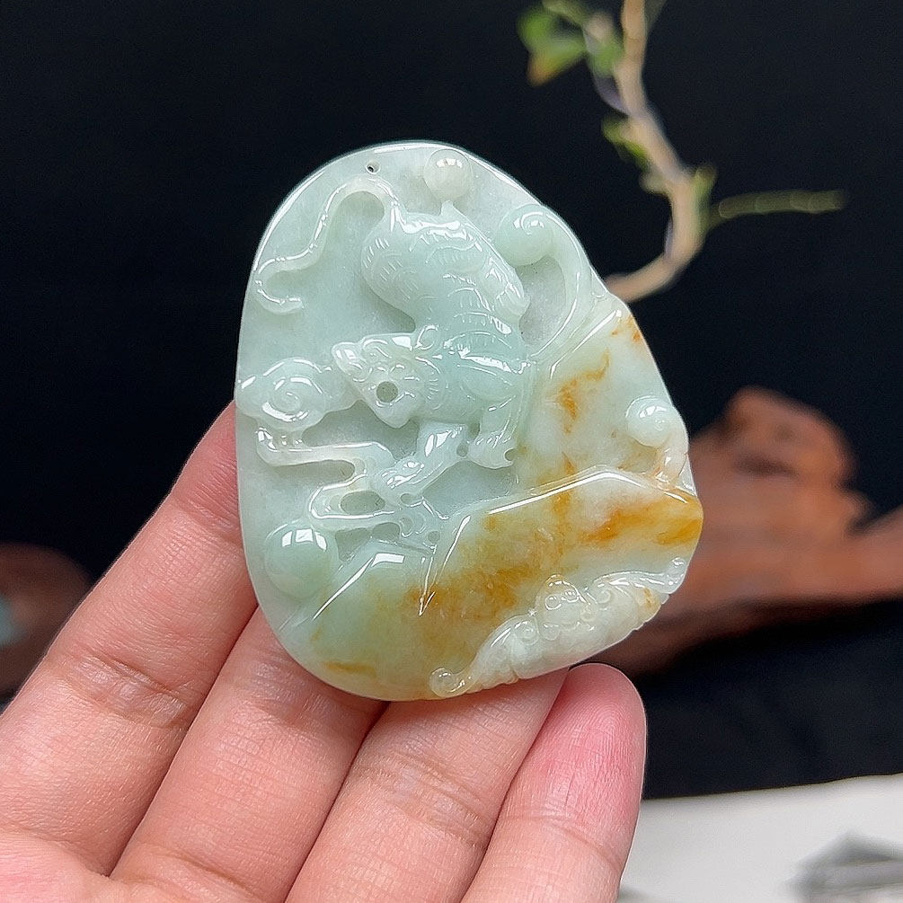 H天然老坑豆绿底黄翡玉石老虎牌吊坠缅甸A货翡翠生肖虎挂件大牌子