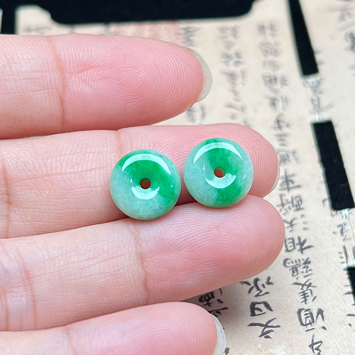 隆慈缘A货阳绿翡翠平安扣一对