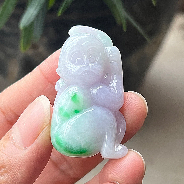 隆慈缘原矿源头直销春彩紫罗兰阳绿立体生肖猴子吊坠翡翠挂件玉佩