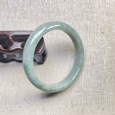缅甸A货翡翠糯种浅绿59.5mm手镯