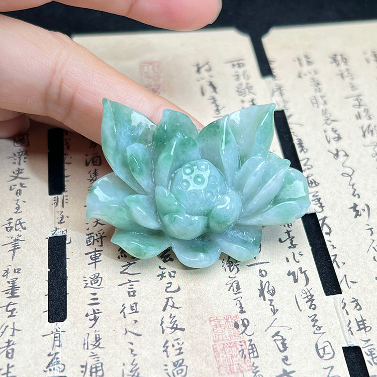 缅甸原矿A货翡翠立体莲花吊坠