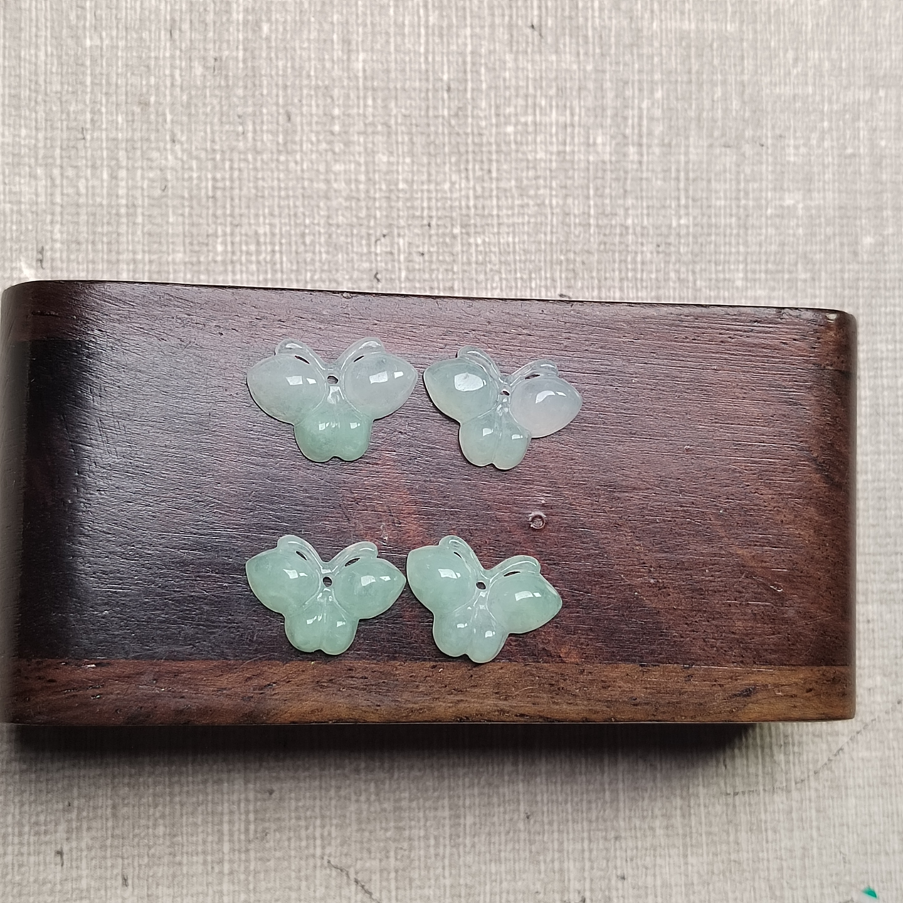 隆慈缘源头直发A货翡翠冰糯浅绿一对蝴蝶可DIY耳钉吊坠戒指手链