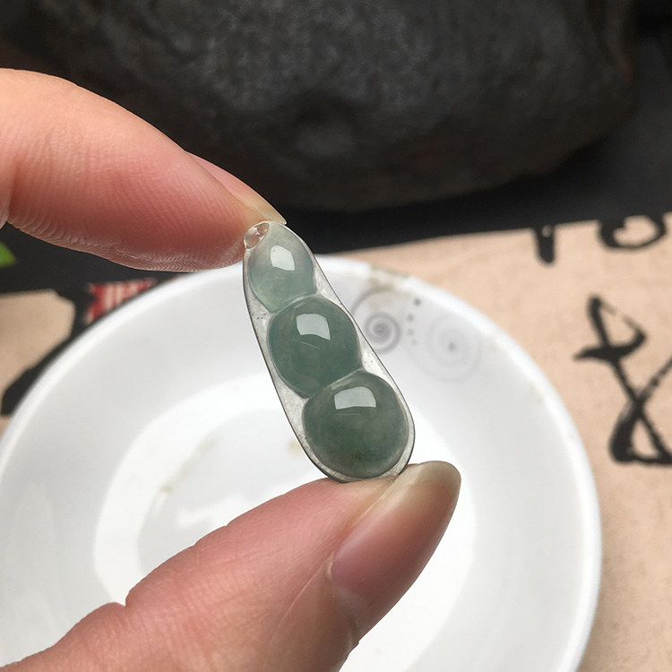 四季豆隆慈缘缅甸翡翠挂坠