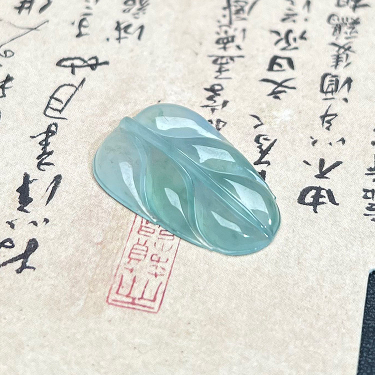 隆慈缘缅甸A货冰种翡翠树叶吊坠