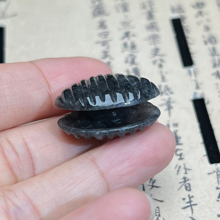 天然A货缅甸翡翠乌鸡种贝壳吊坠