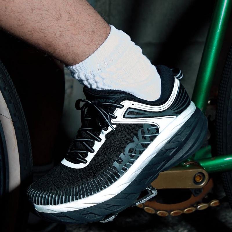 代购Hoka OneOne Bondi 7黑银拼色缓震回弹户外徒步男士越野跑鞋