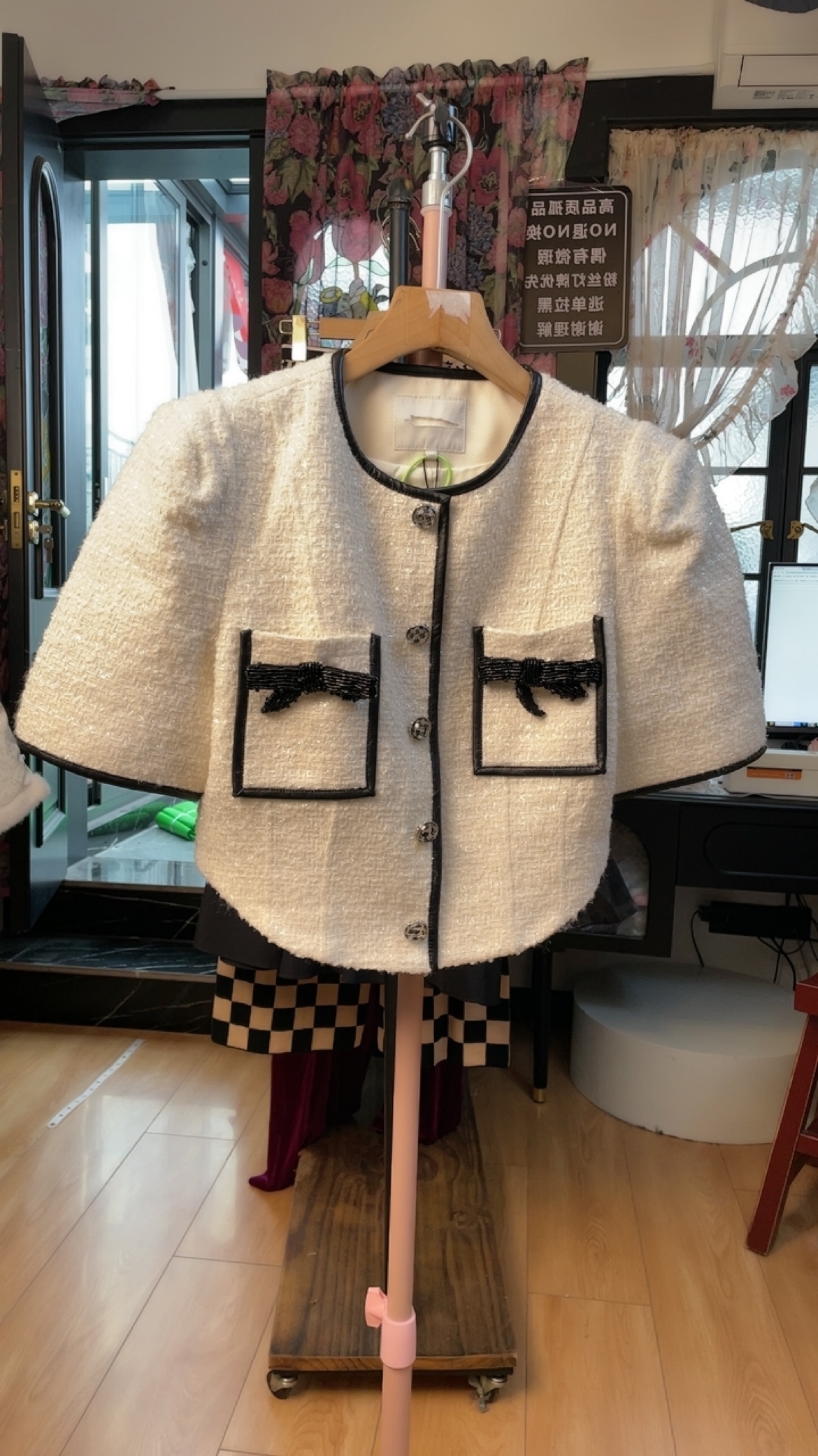 芮范清货品牌撤柜女装秋冬系列小香风高级感气质短款圆领撞色上衣