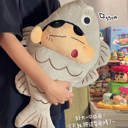 可爱蜡笔小新周边咸鱼抱枕女生睡觉抱靠垫毛绒玩偶儿童生日礼物