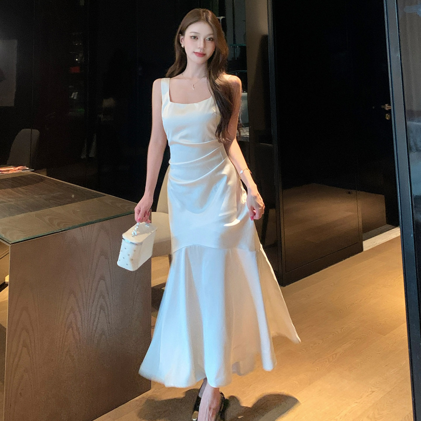 栗子妮妮 白色缎面吊带连衣裙女夏季鱼尾长款订婚聚会宴会小礼服