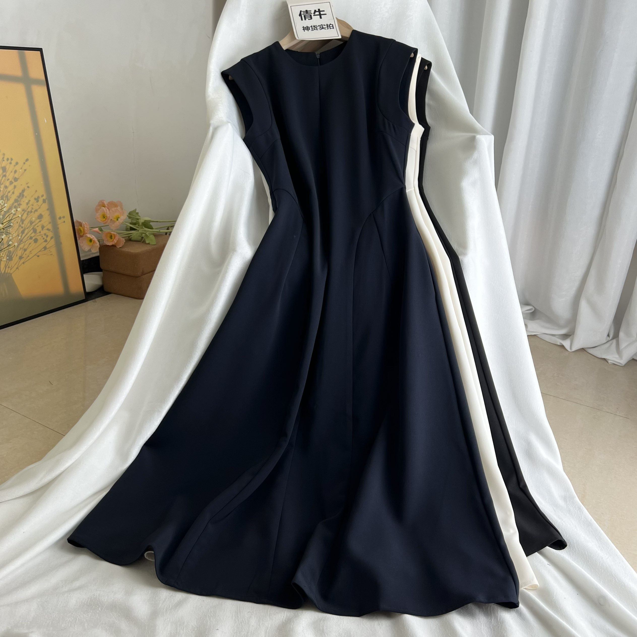 倩牛专柜渠道】2026春装新款 气质女神圆领无袖显瘦连衣裙 可内